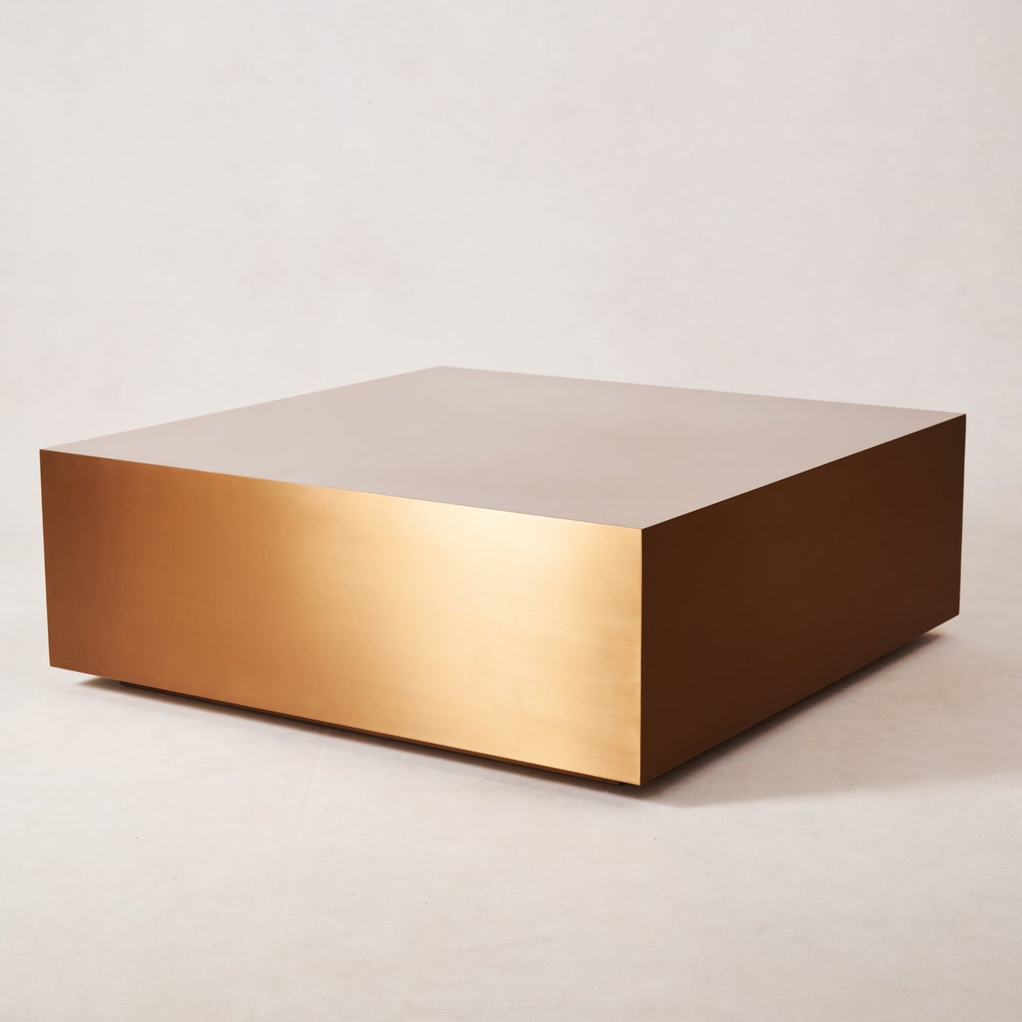 Table basse en cuivre