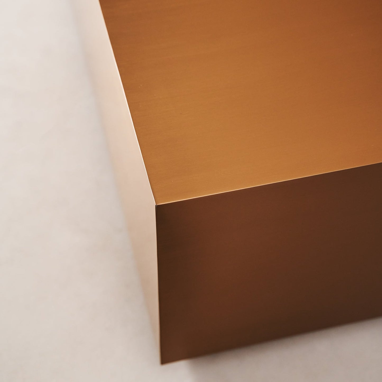 Table basse en cuivre